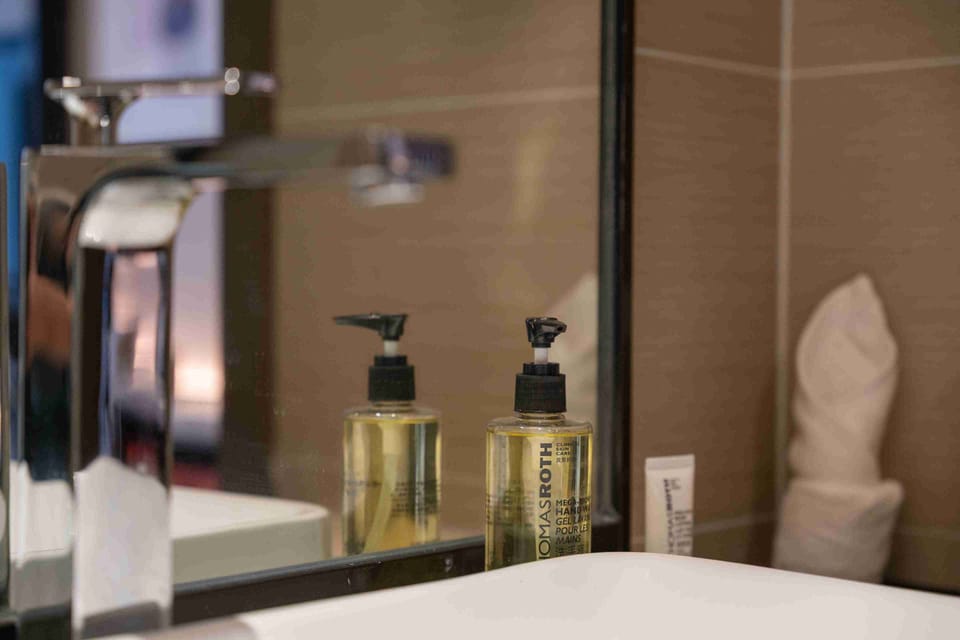 Comfort Twin Room, City View | Bathroom | Bathrobes, slippers