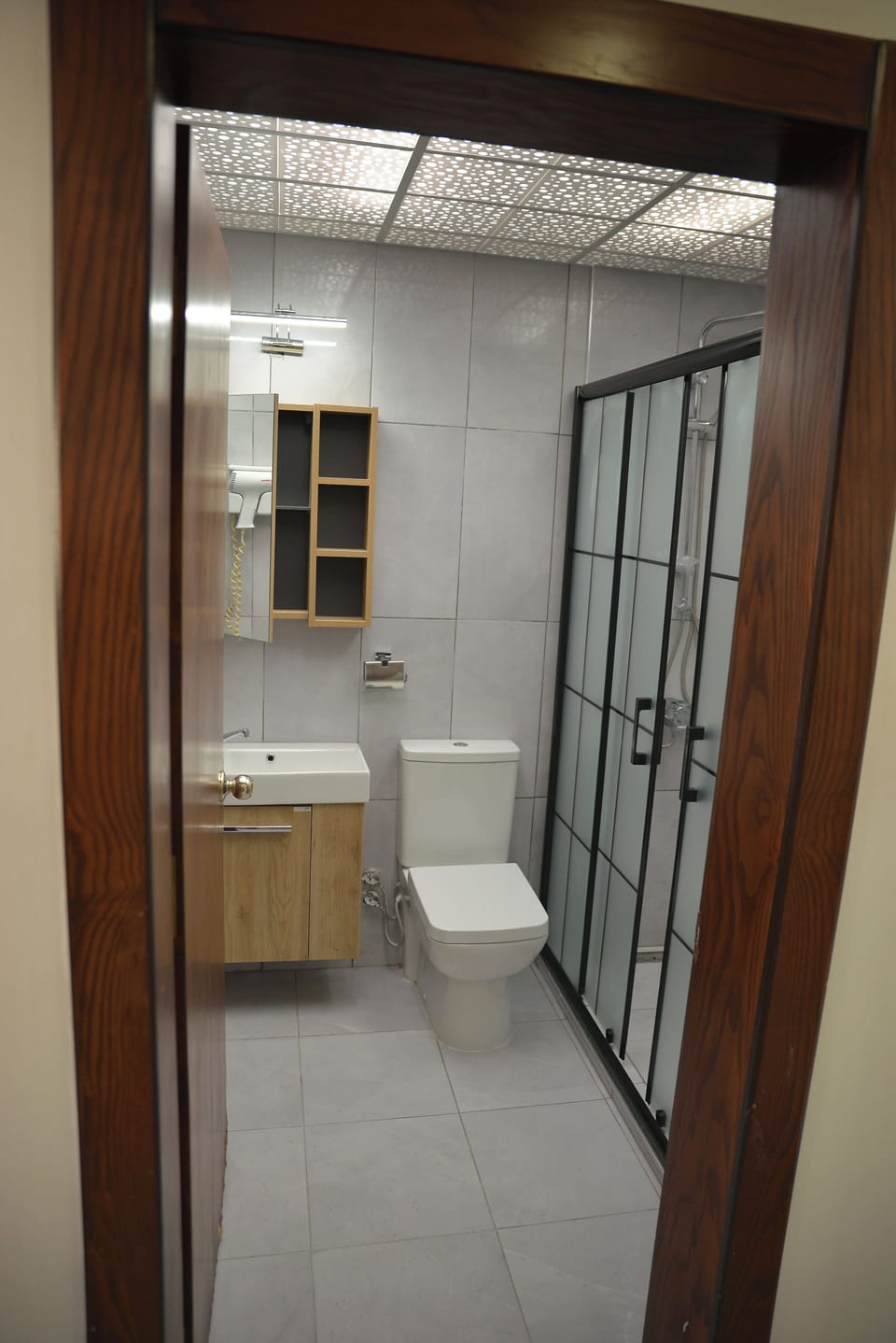 Desk, laptop workspace, iron/ironing board, free WiFi
