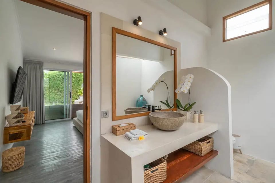 Villa, 2 Bedrooms, Pool View | Bathroom | Shower, towels, soap, shampoo