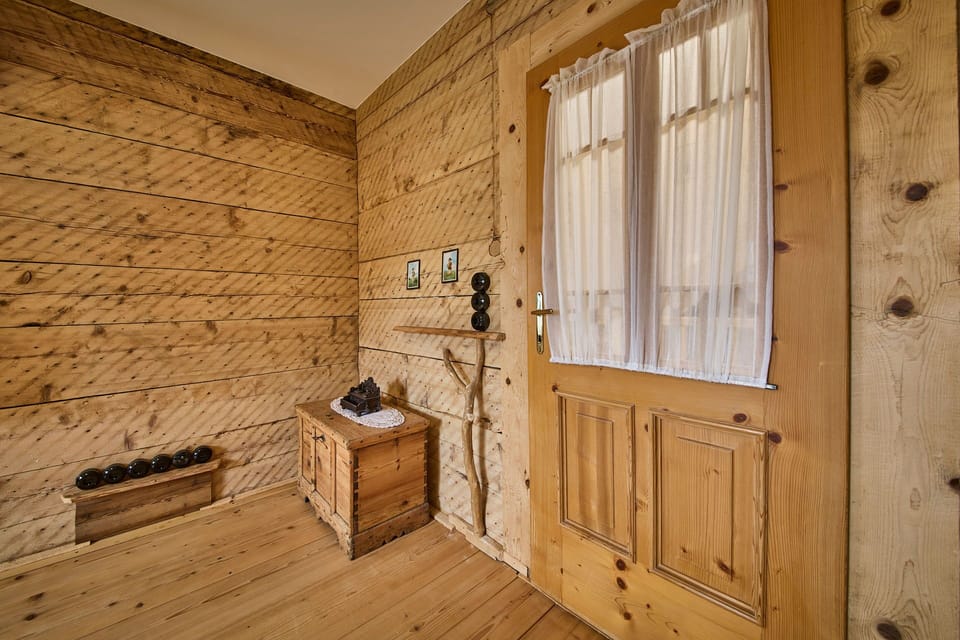 House, 2 Bedrooms, Mountain View, Garden Area | Living area | Flat-screen TV