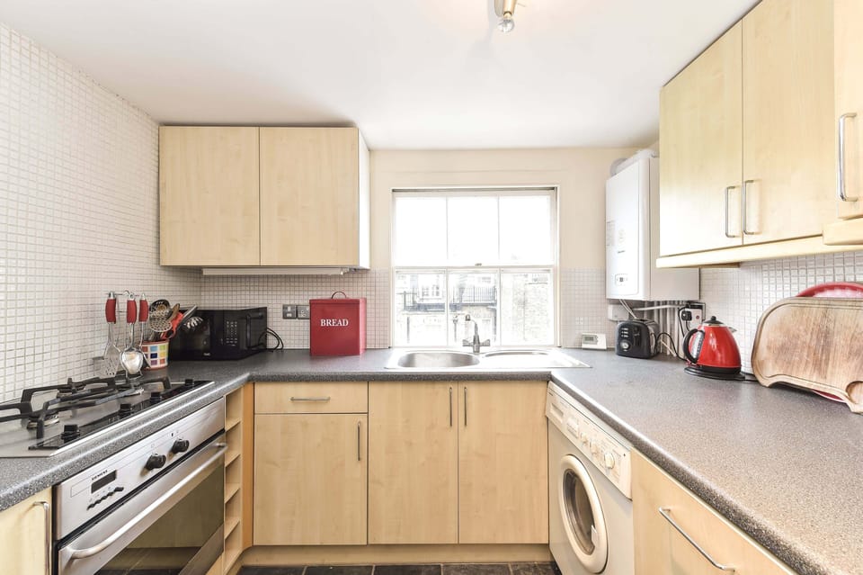 Family Apartment, City View | Private kitchen | Coffee/tea maker, electric kettle, toaster