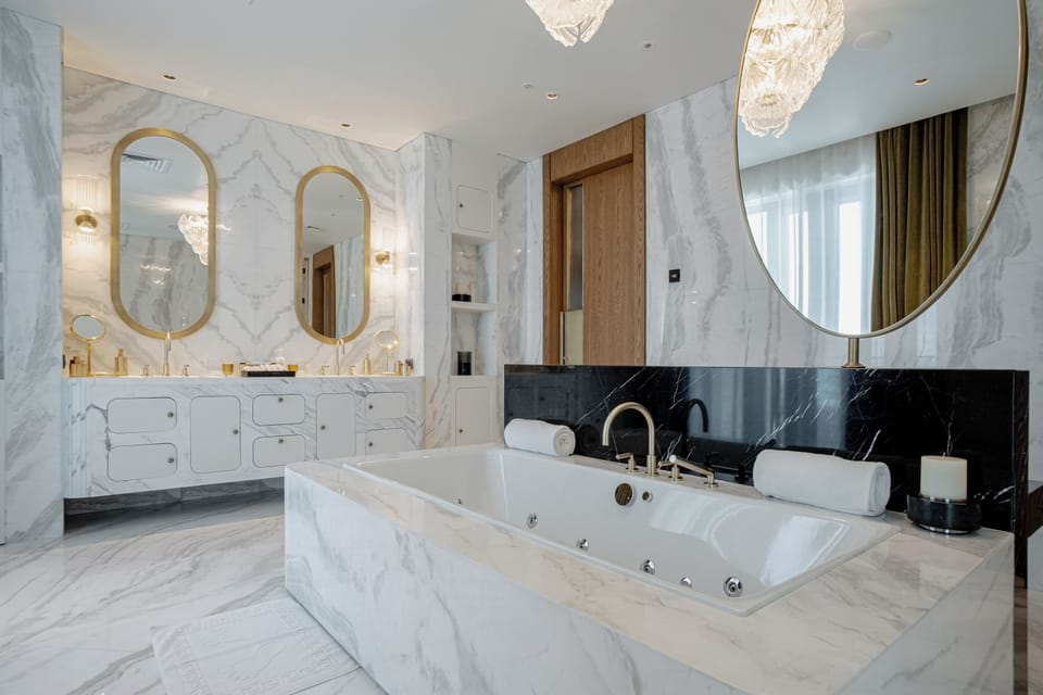 Presidential Suite | Bathroom | Hair dryer, slippers, soap, shampoo