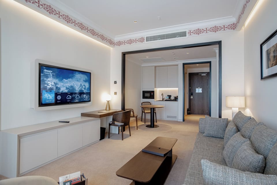 Minibar, in-room safe, desk, iron/ironing board