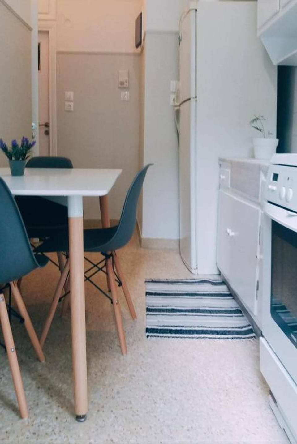 Apartment, 1 Bedroom, Balcony, Garden View | Dining room