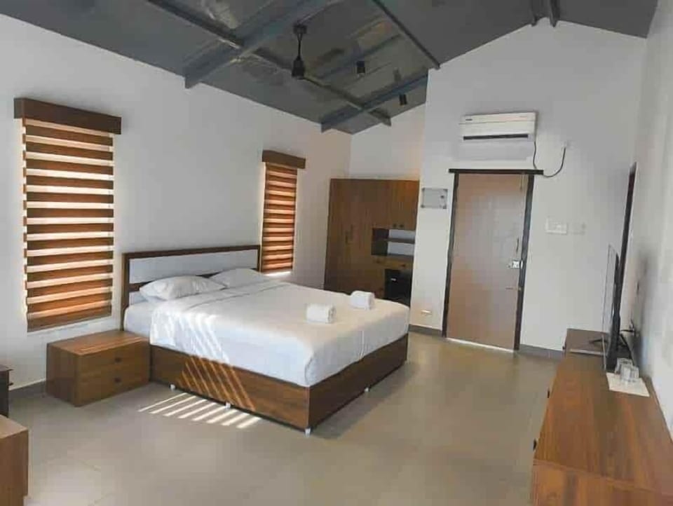 1 bedroom, Egyptian cotton sheets, premium bedding, WiFi (free)