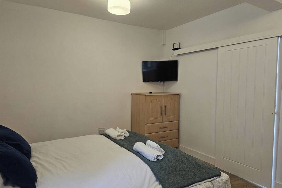 Charming and Compact Studio in Bridgend Apartment in Bridgend