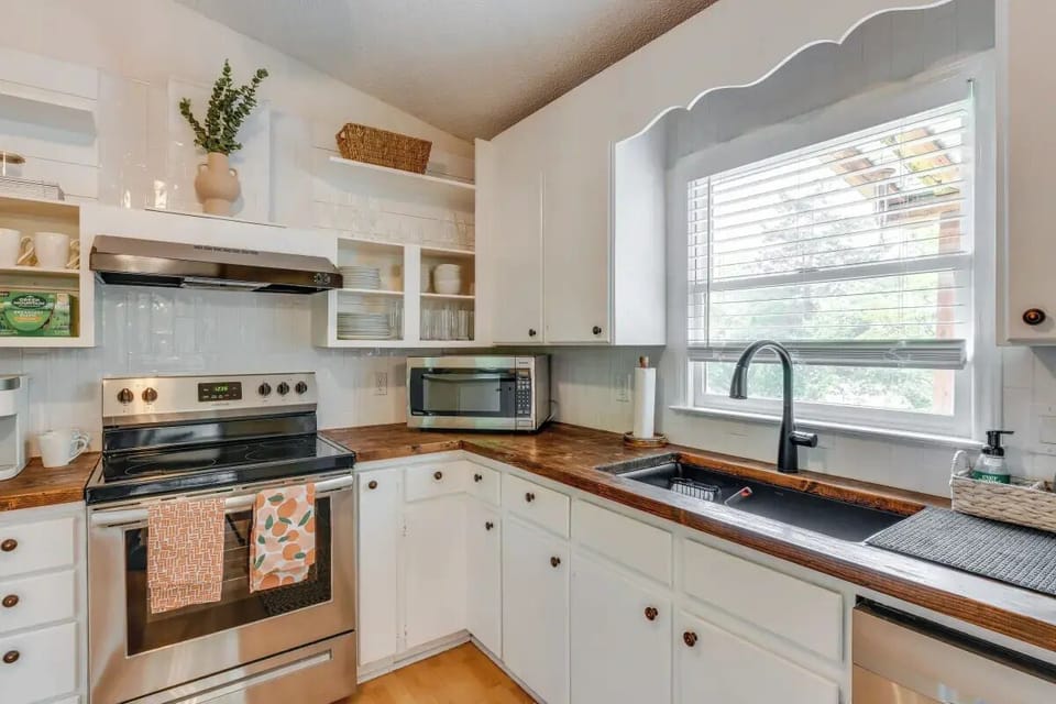 Family House, 3 Bedrooms, Kitchen, Courtyard View | Private kitchen | Coffee/tea maker, toaster