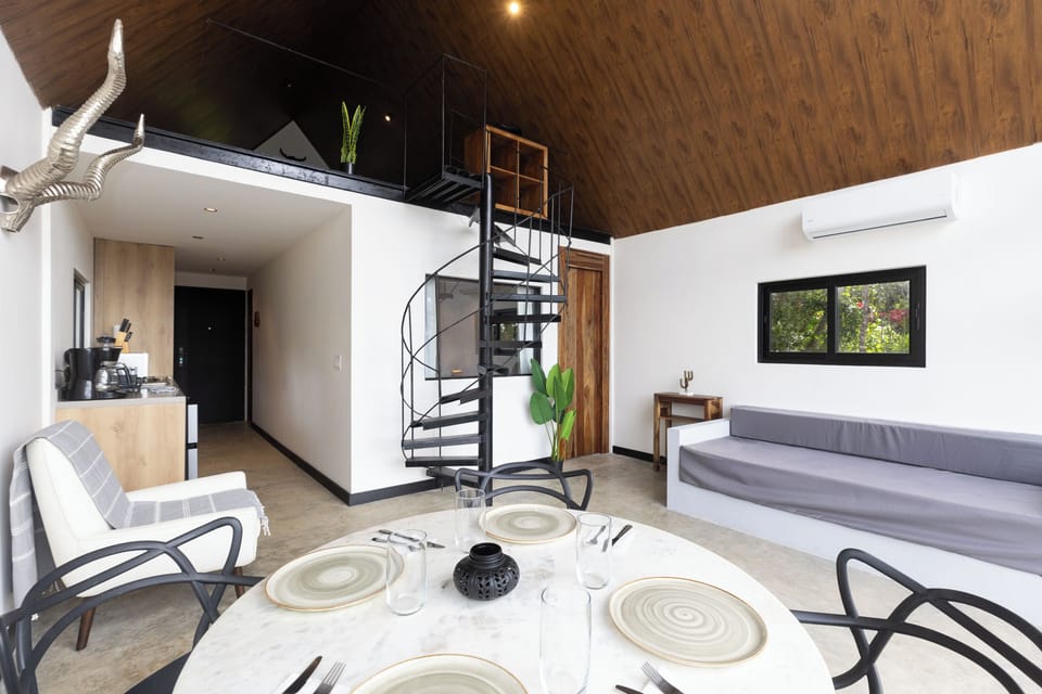 Deluxe Cabin | Living area