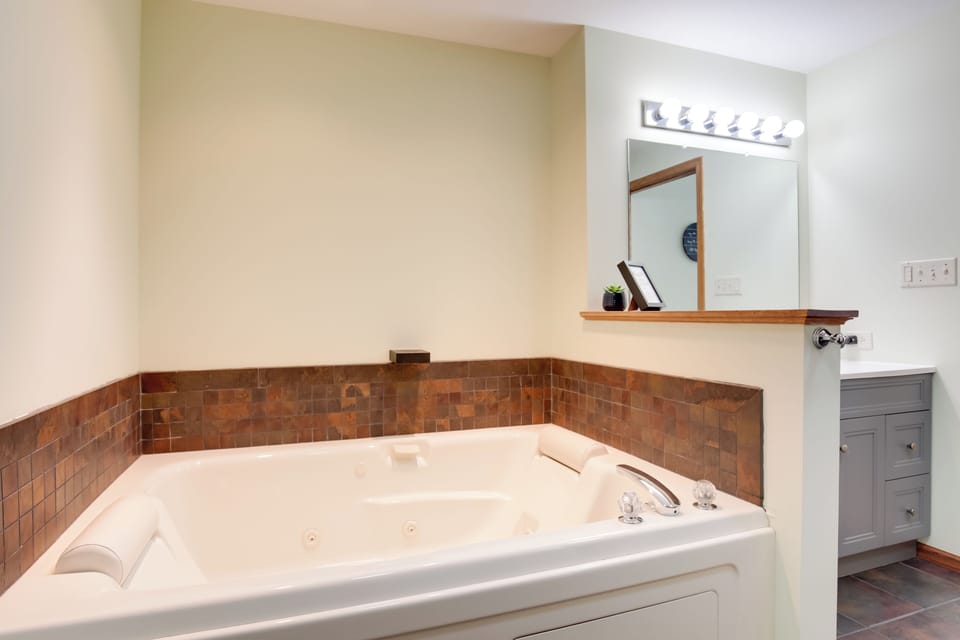 Direct Access to Sno-eagles Trails: Pet Friendly! Cottage in Wisconsin