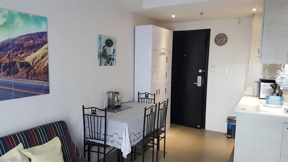 Condo, 1 Bedroom, Accessible, Balcony | Dining room