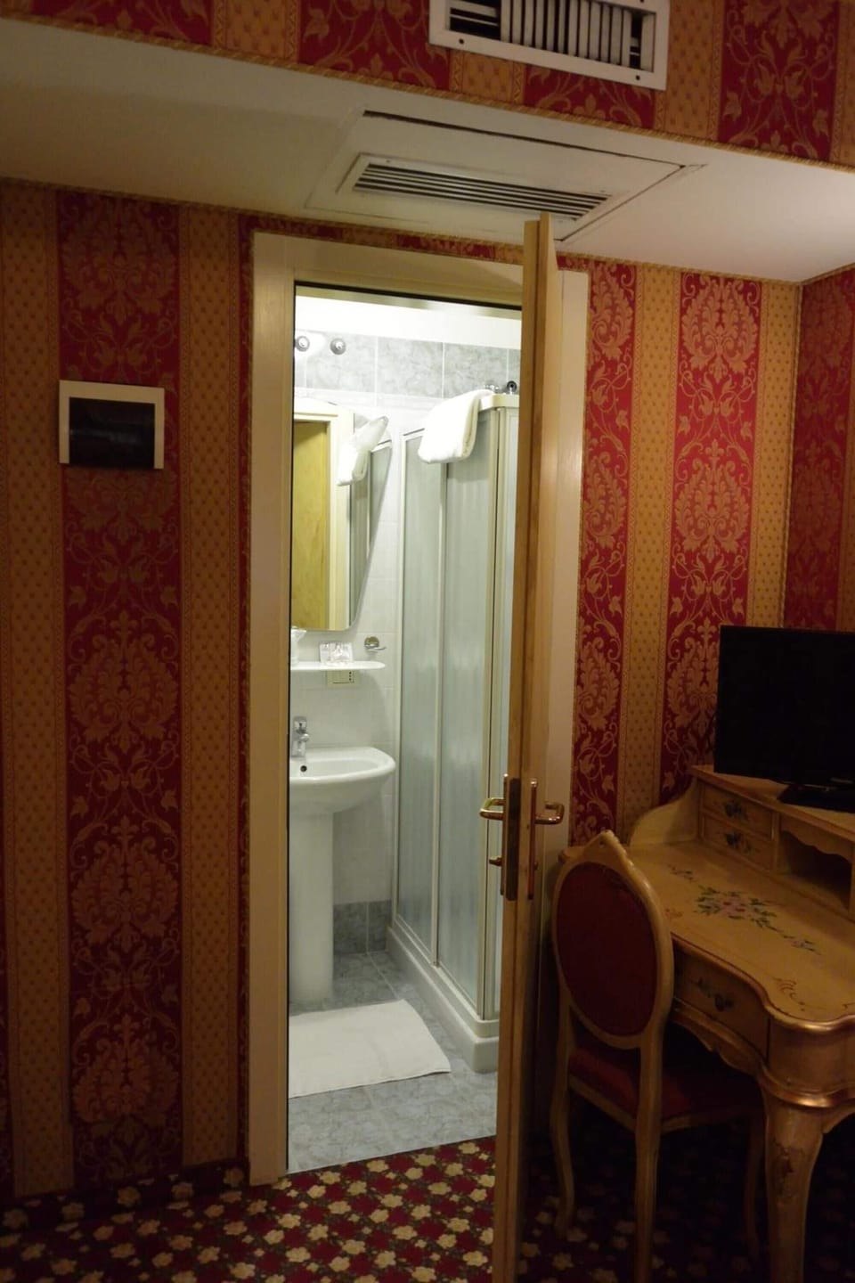 Room amenity