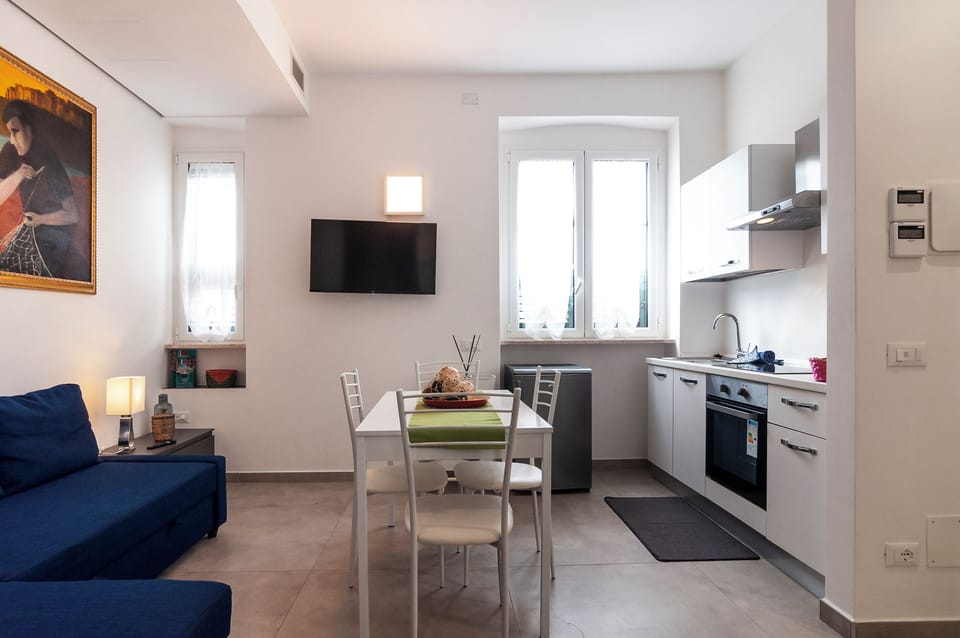 Apartment | Living area | Flat-screen TV