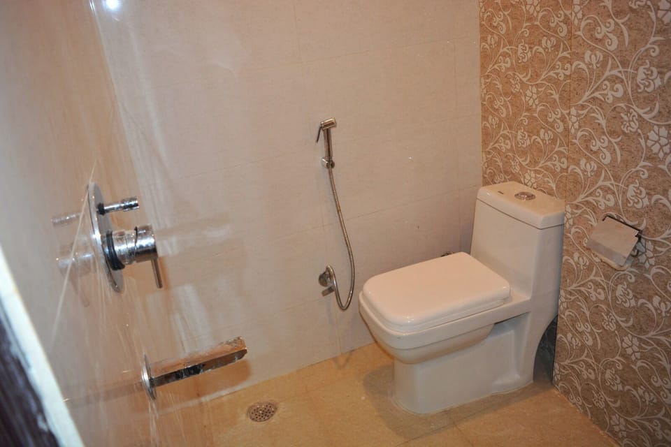 Standard Room | Bathroom | Shower, free toiletries, towels, soap