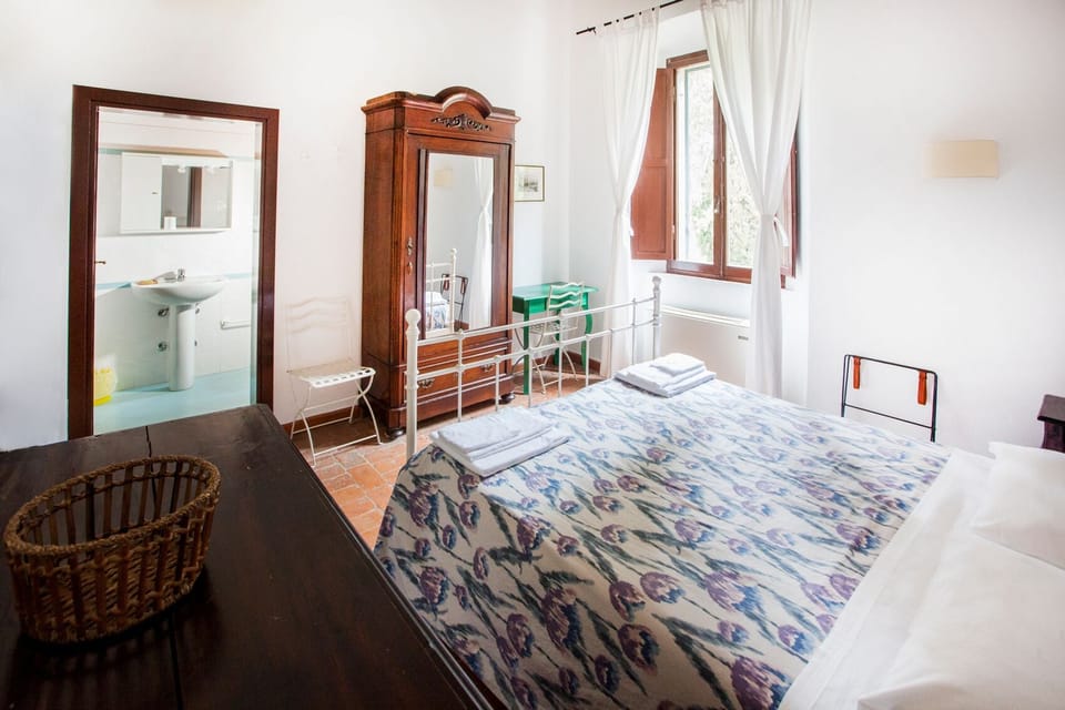Shower, free toiletries, hair dryer, bidet