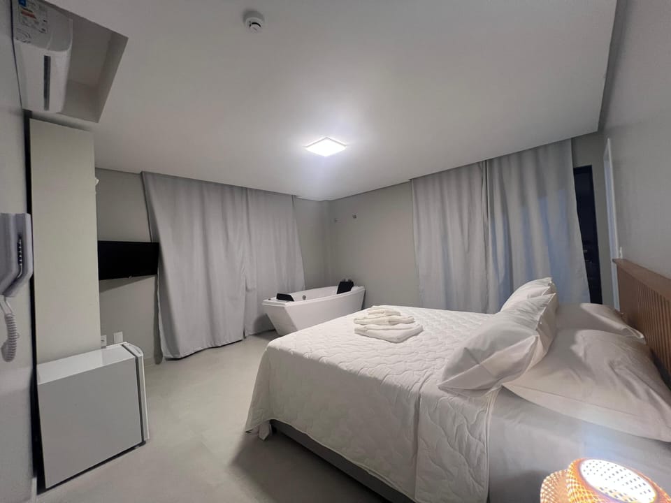 Luxury Triple Room | In-room safe, blackout drapes, free WiFi, bed sheets