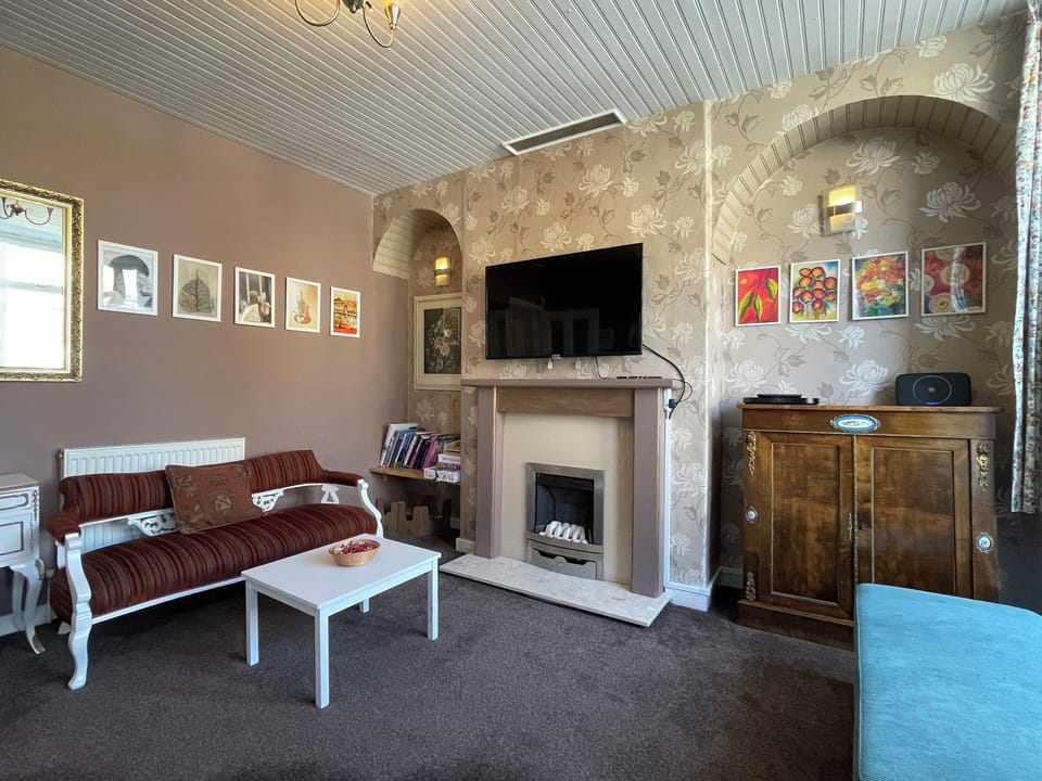 Basic House | Living area | 40-inch LED TV with cable channels