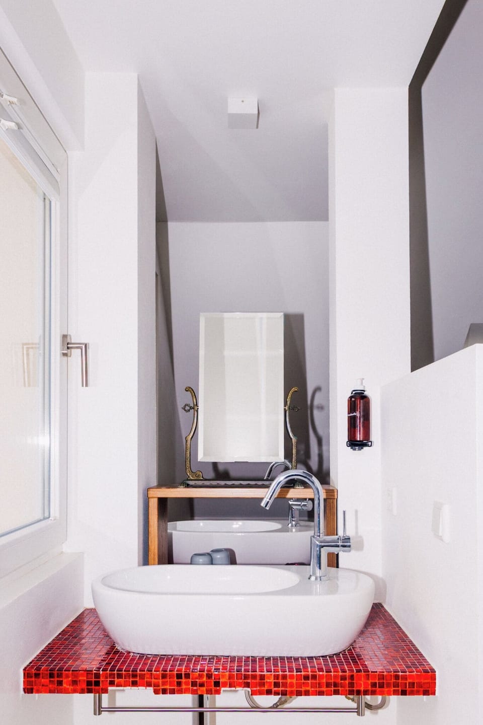 Deluxe Double Room | Bathroom | Hair dryer, towels, soap, shampoo