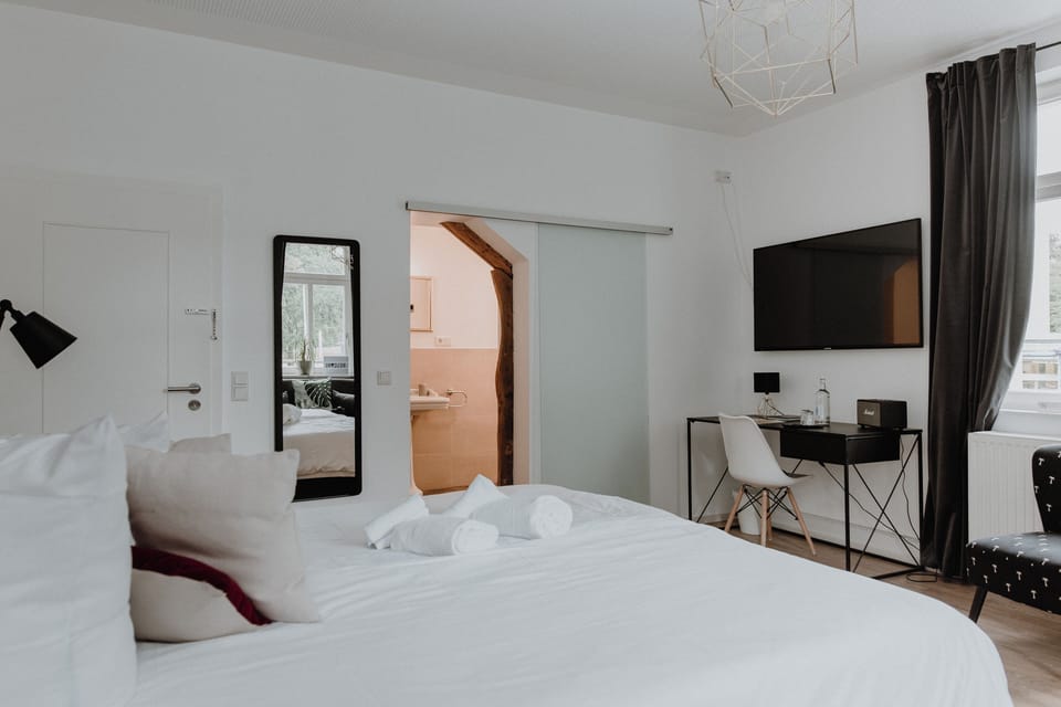Deluxe Double Room | Iron/ironing board, free WiFi