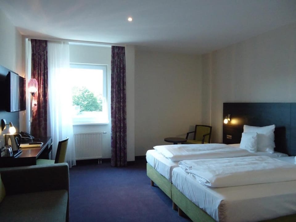 In-room safe, desk, free WiFi