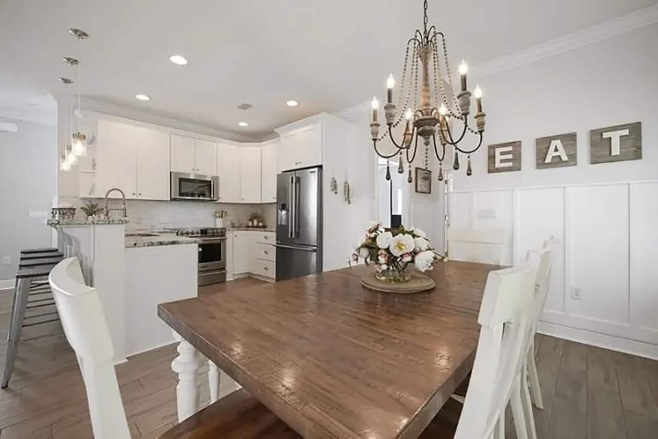 House, Multiple Beds (Better Together) | Dining