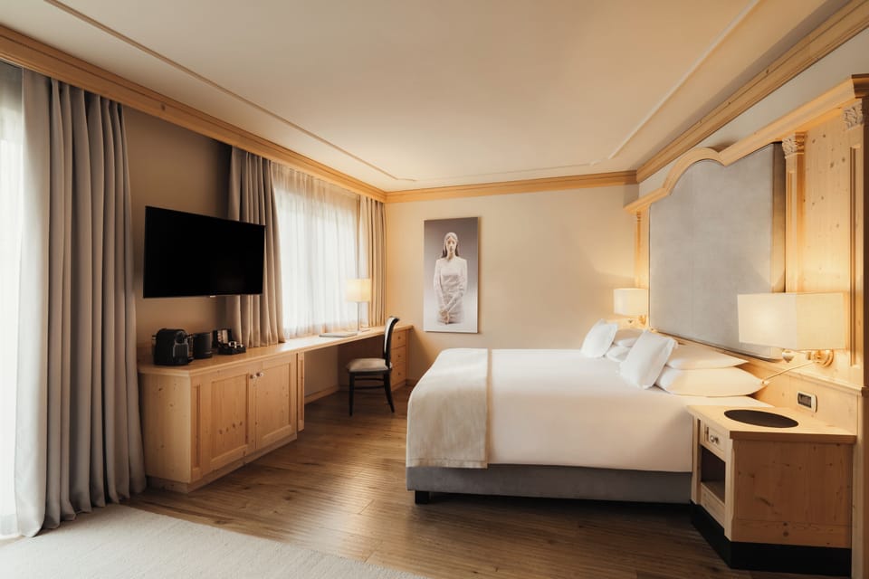 Down comforters, minibar, in-room safe, desk