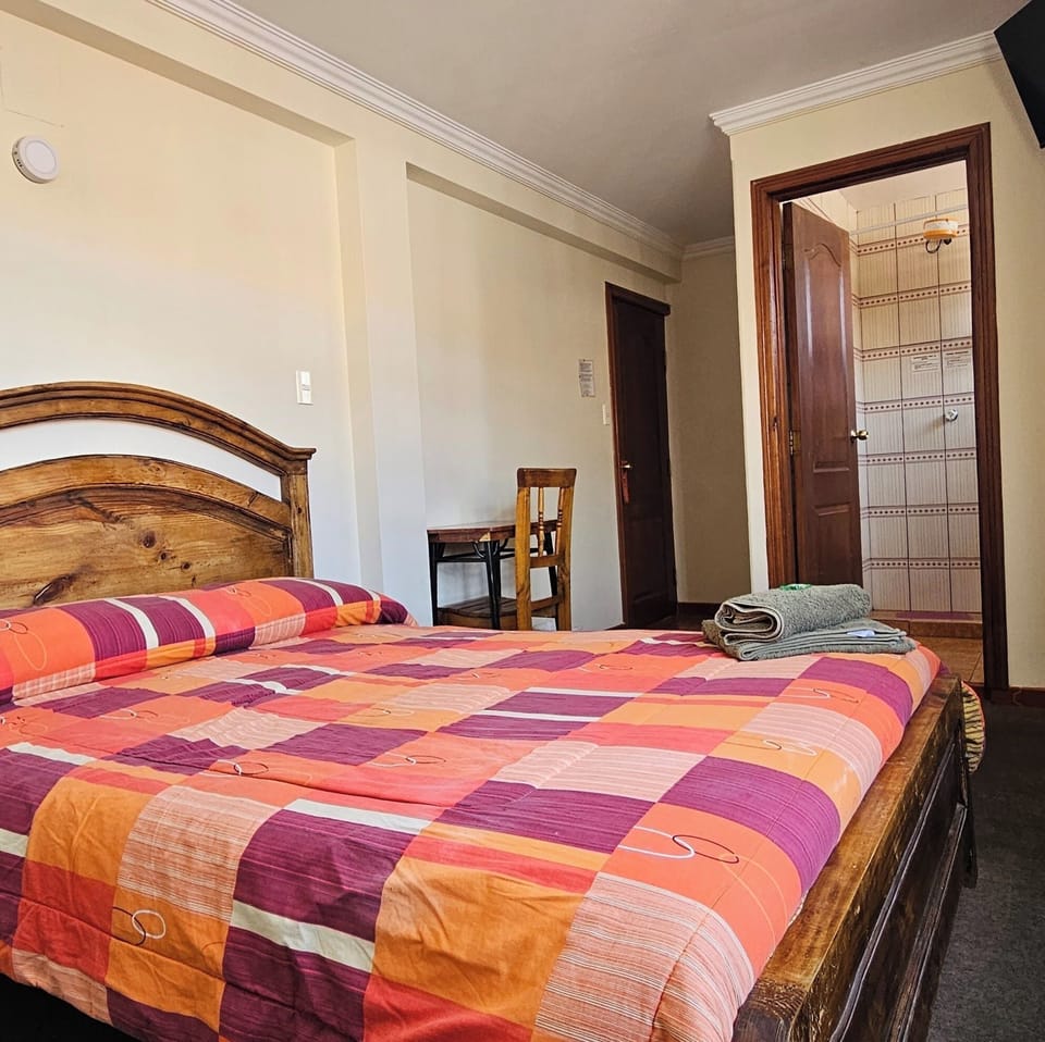 Classic Double Room (Baño Privado) | WiFi (free), bed sheets