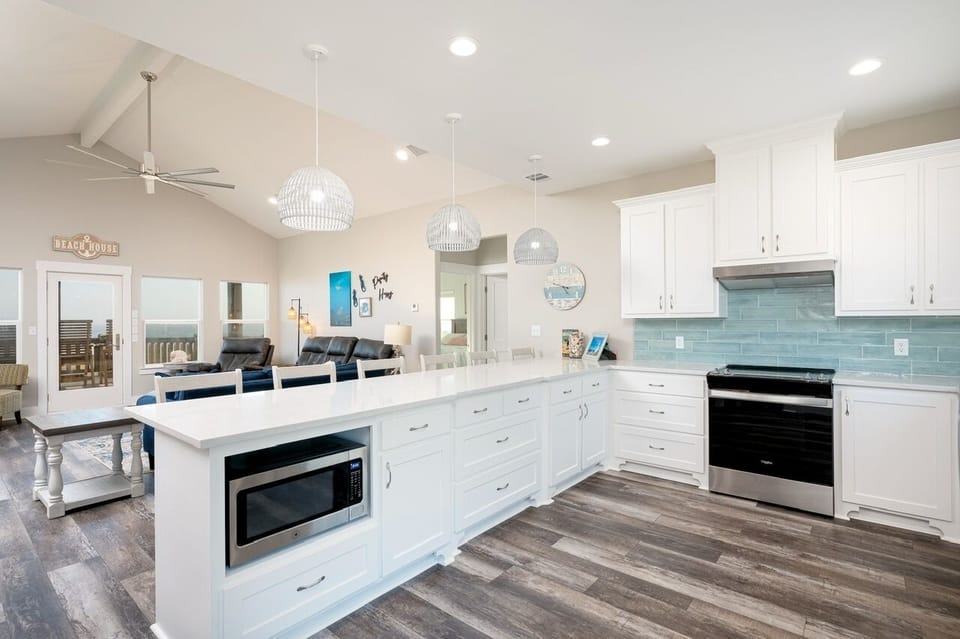 House, 4 Bedrooms | Private kitchen | Fridge, coffee/tea maker, toaster