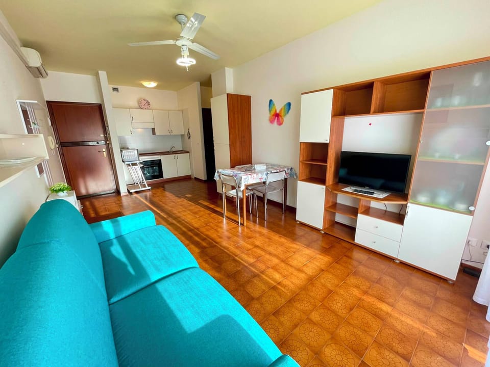 Apartment, 1 Bedroom, Balcony | Living room