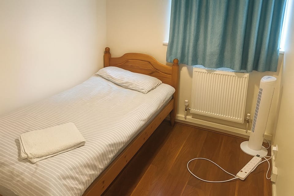 3 bedrooms, iron/ironing board, WiFi (free), bed sheets