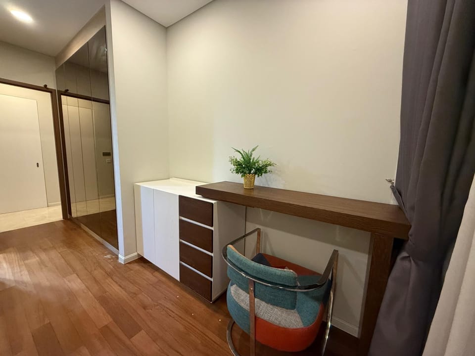 Family Apartment, City View | In-room dining