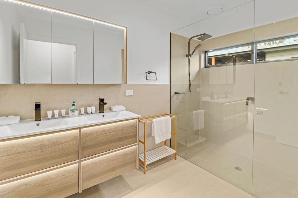 Family House, 4 Bedrooms | Bathroom
