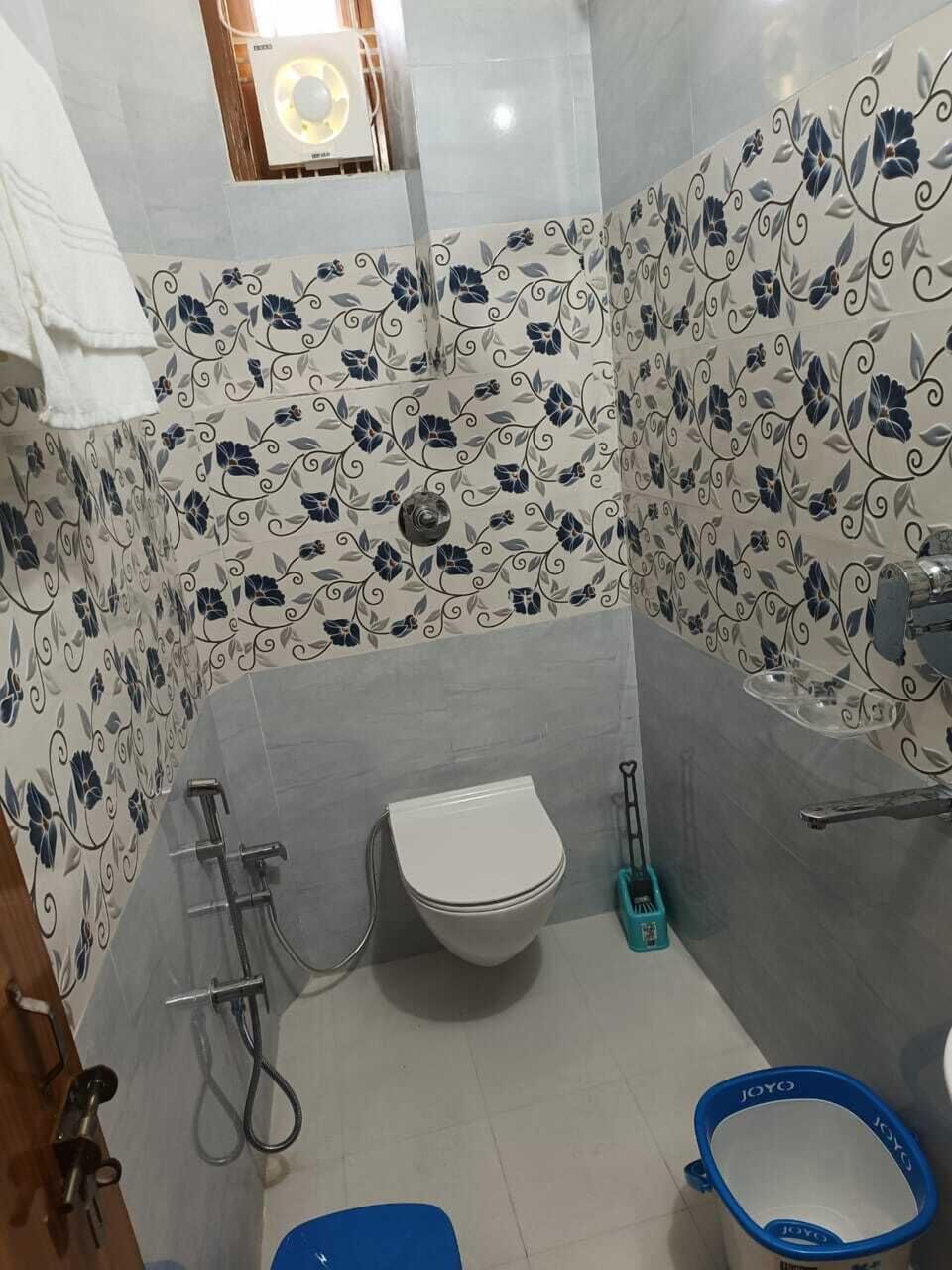 Family Triple Room | Bathroom | Shower, free toiletries, hair dryer, bathrobes