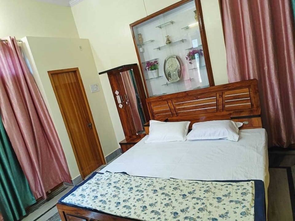 Comfort Double Room | Memory foam beds, in-room safe, desk, laptop workspace