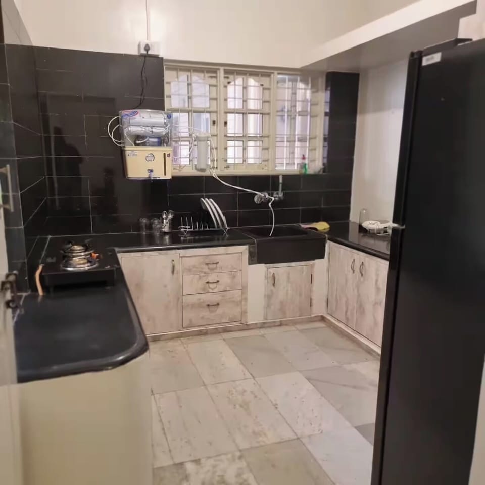 Luxury Apartment | Private kitchen | Electric kettle, toaster