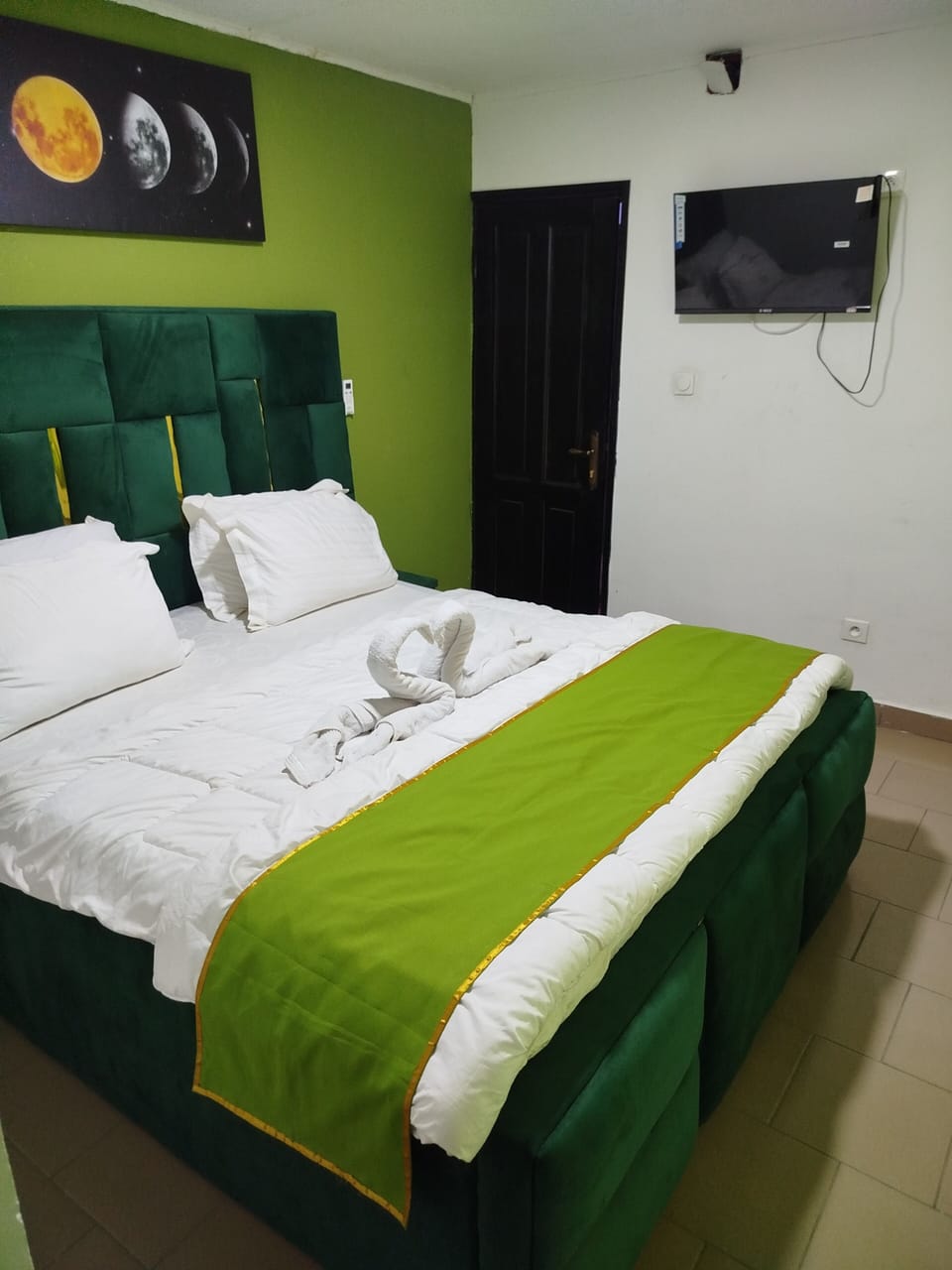 Comfort Room | Premium bedding, laptop workspace, free WiFi, bed sheets
