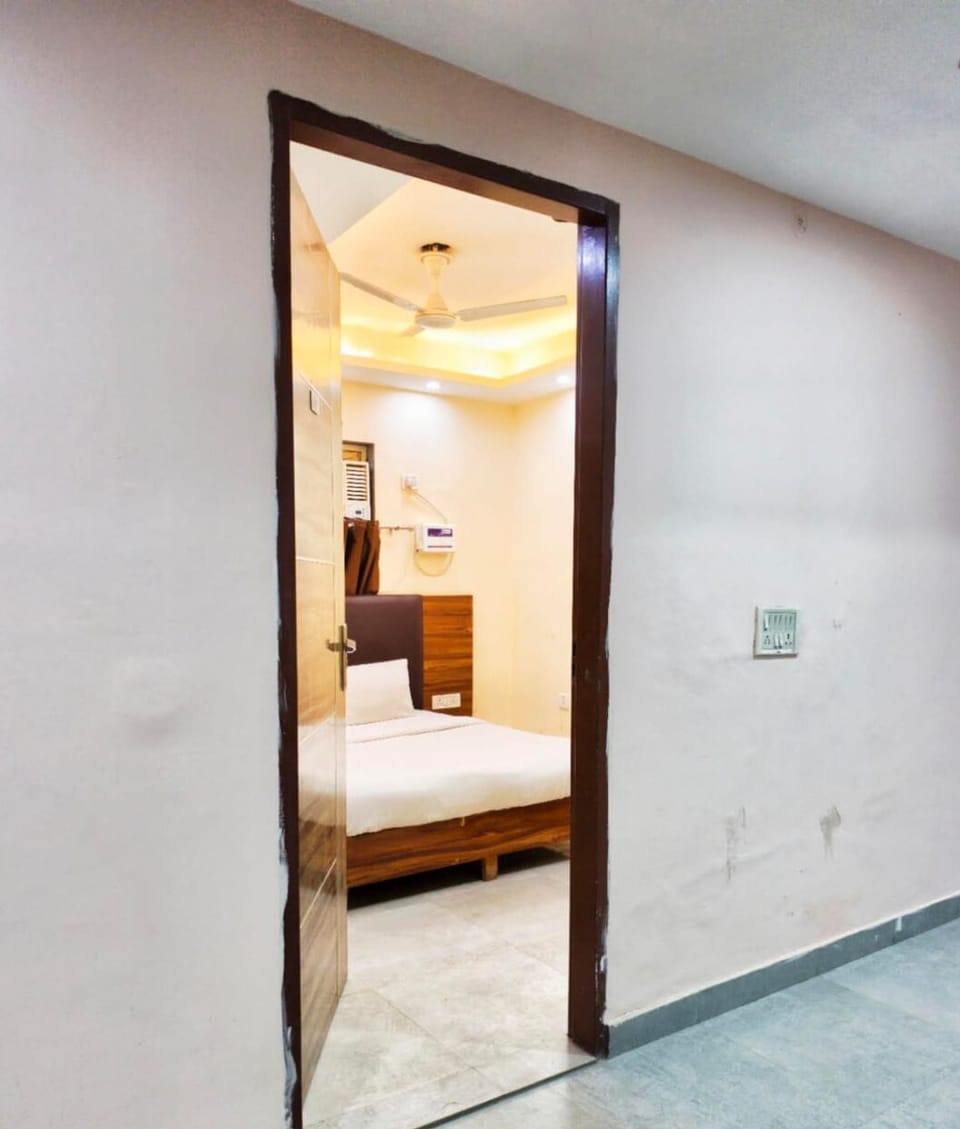 Deluxe Double Room, City View | Desk, laptop workspace, iron/ironing board, free WiFi