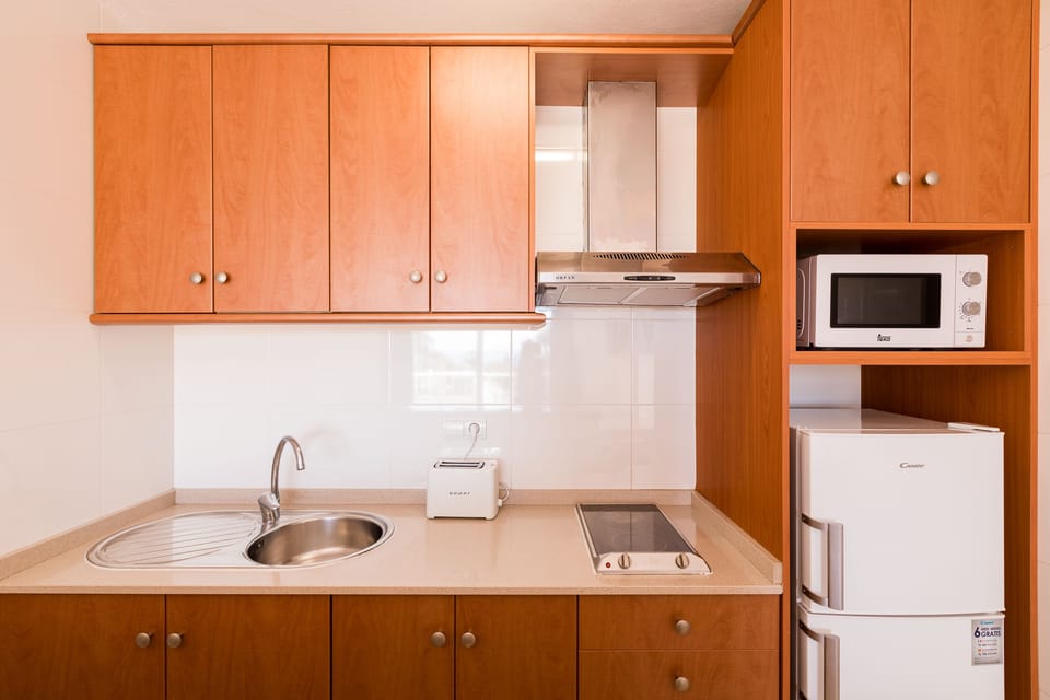 Apartment, 1 Bedroom | Private kitchen | Coffee/tea maker, fridge, microwave, stovetop
