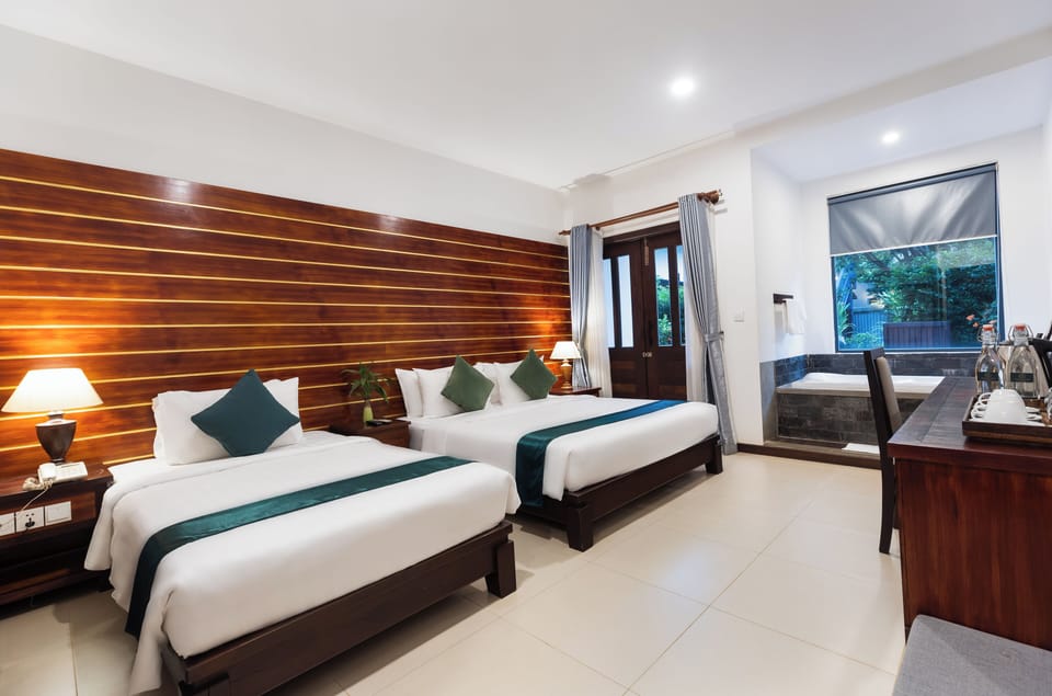 Deluxe Family Room | Minibar, laptop workspace, free WiFi