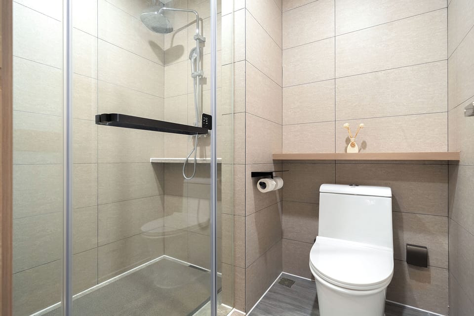 Business Single Room | Desk, laptop workspace, blackout drapes, iron/ironing board