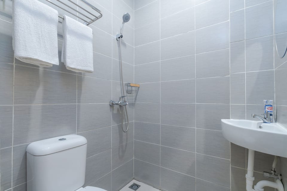 Shower, towels, soap, shampoo