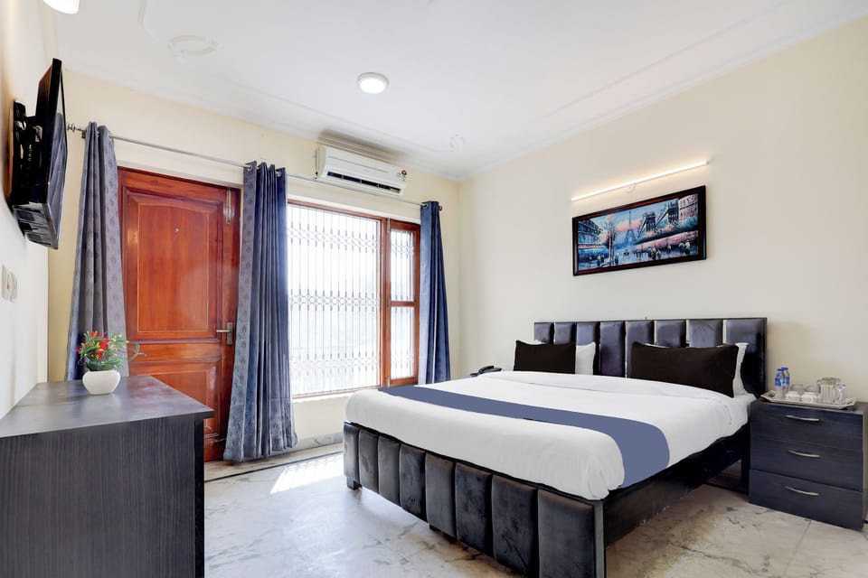 Classic Double Room, Balcony | Desk, laptop workspace, soundproofing, free WiFi