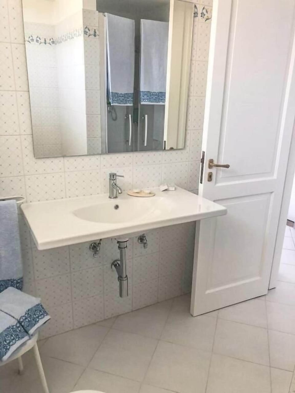 Classic Quadruple Room, Sea View | Bathroom | Shower, hair dryer, slippers, bidet