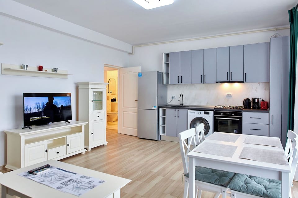 Comfort Apartment | Living area | 110-cm flat-screen TV with cable channels, TV