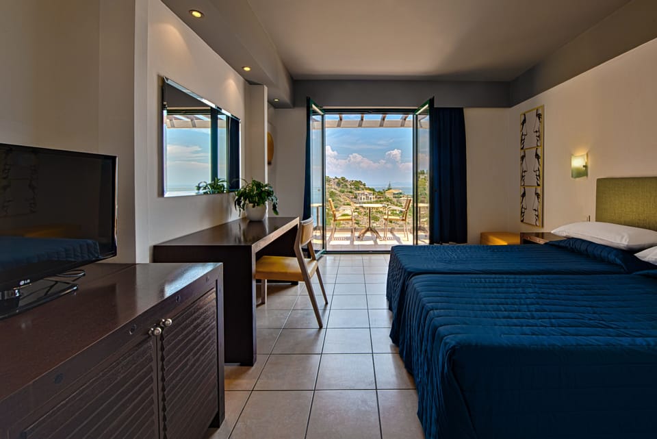 Double or Twin Room Sea View | Premium bedding, desk, soundproofing, iron/ironing board