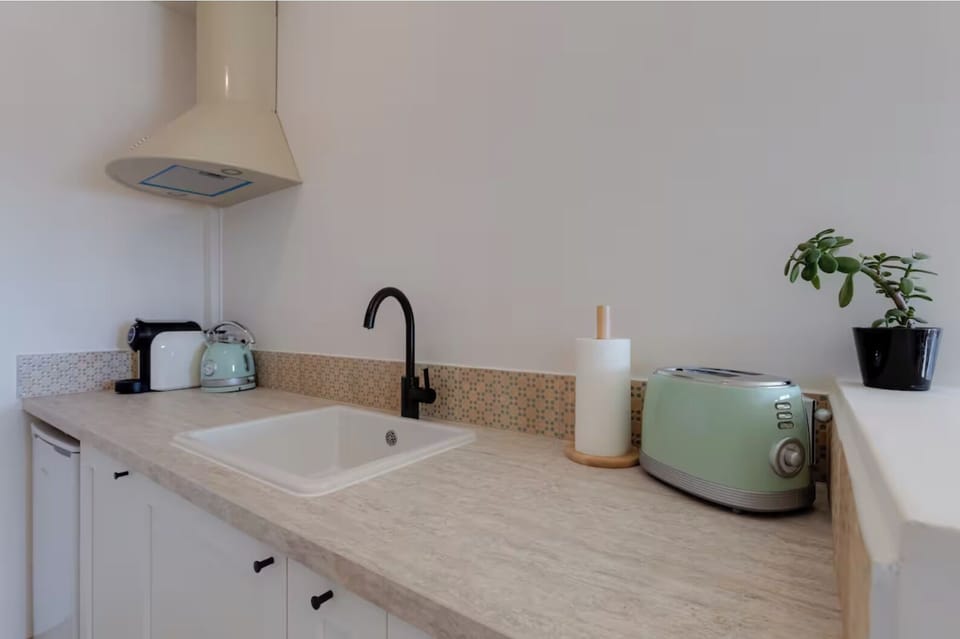 Studio, Hill View | Private kitchen | Electric kettle