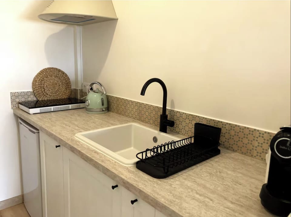 Studio, Hill View | Private kitchen | Electric kettle