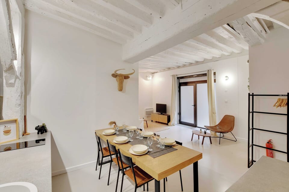 Apartment | Dining