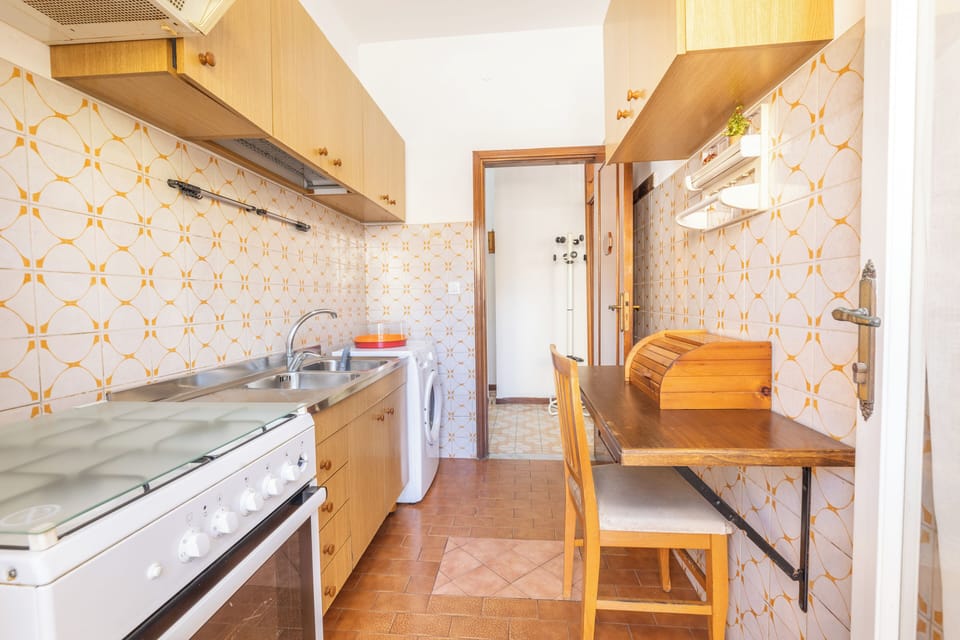 Apartment, Balcony, City View | Private kitchen | Fridge, oven, stovetop, cookware/dishes/utensils