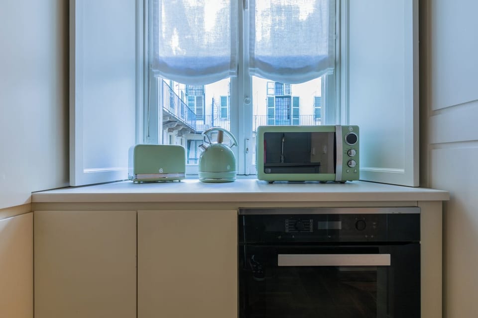 Deluxe Apartment | Private kitchenette | Espresso maker, coffee/tea maker, toaster, cookware/dishes/utensils