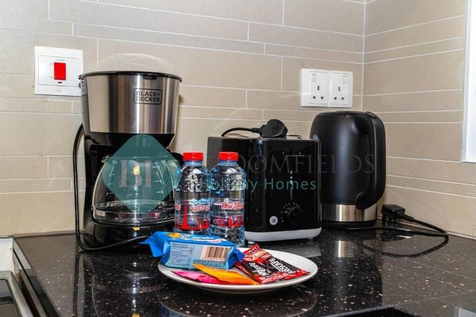 Electric kettle, toaster